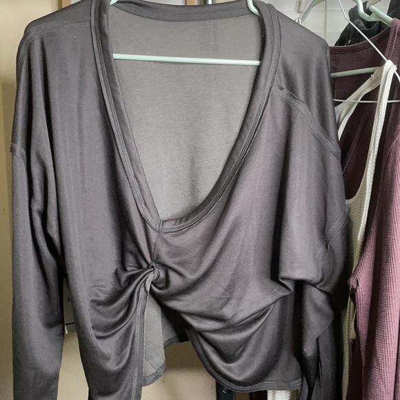 Tie back loose fit long sleeve - Picture 2 of 3